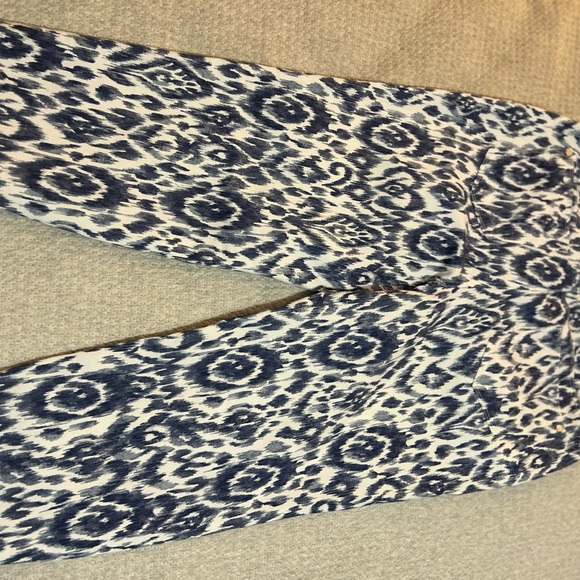 Chico’s Indigo Ikat Fray Hem Girlfriend Capri Jeans Size 1.5 New with tags - Picture 4 of 5